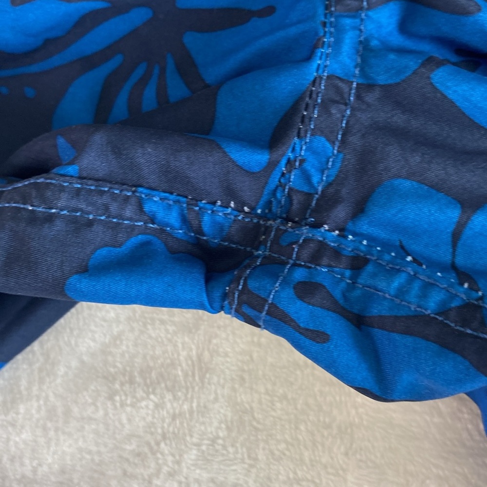 Blue and navy hibiscus print swimming trunks - Picture 5 of 15